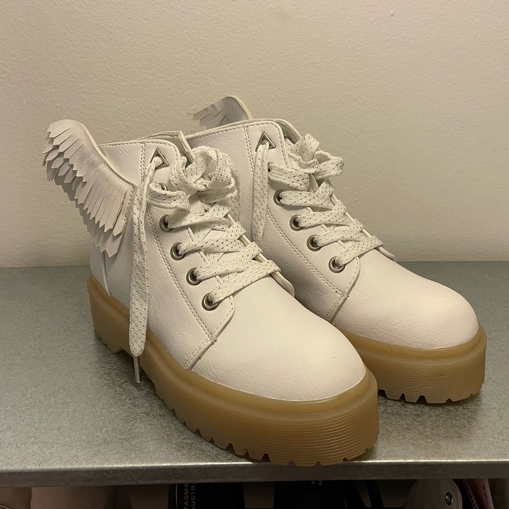 YRU Youth Rise Up Angel Wing Booties